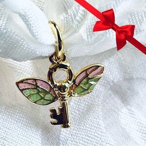 ⚡✨ NWOT Winged Key Charm – Harry Potter Magic 🗝️